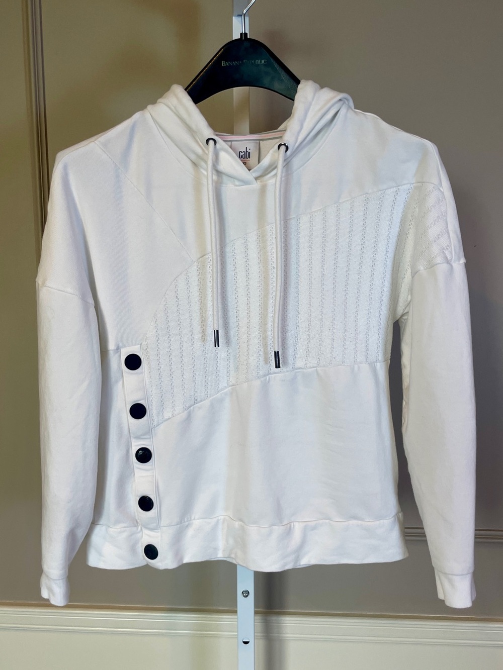 CAbi ATC Road Trip White Hoodie XS 5920 White Textured Snap Detail Pullover